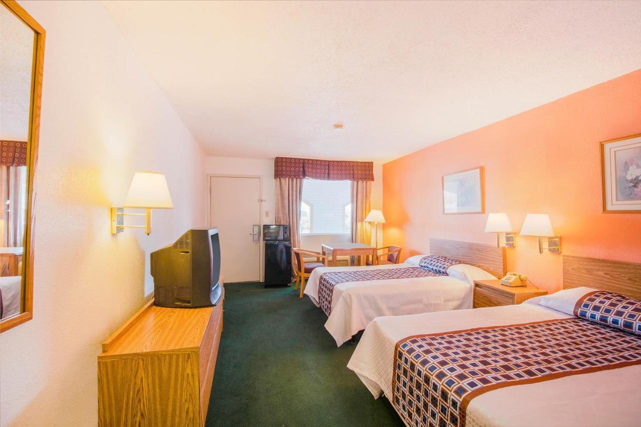Hotel O Houston East Channelview I-10 Extérieur photo
